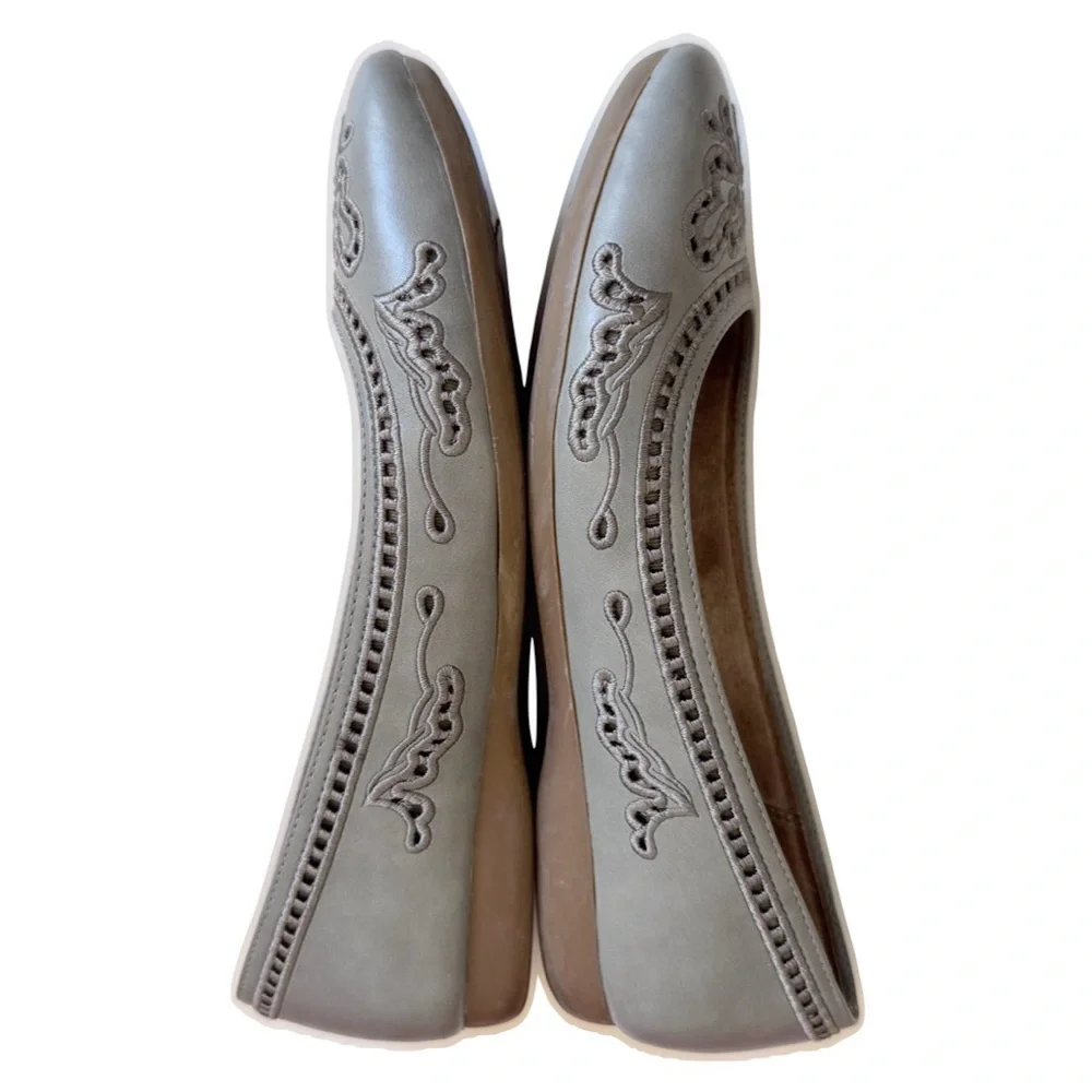 Naturalizer Carley Grey Flats Size 6